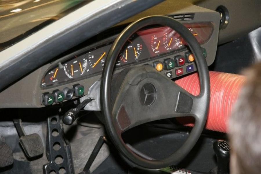 Панель приборов Mercedes-Benz C111-III Concept 1978 года  (фото 3 из 30)